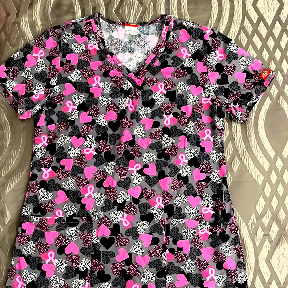 Scrub top size medium